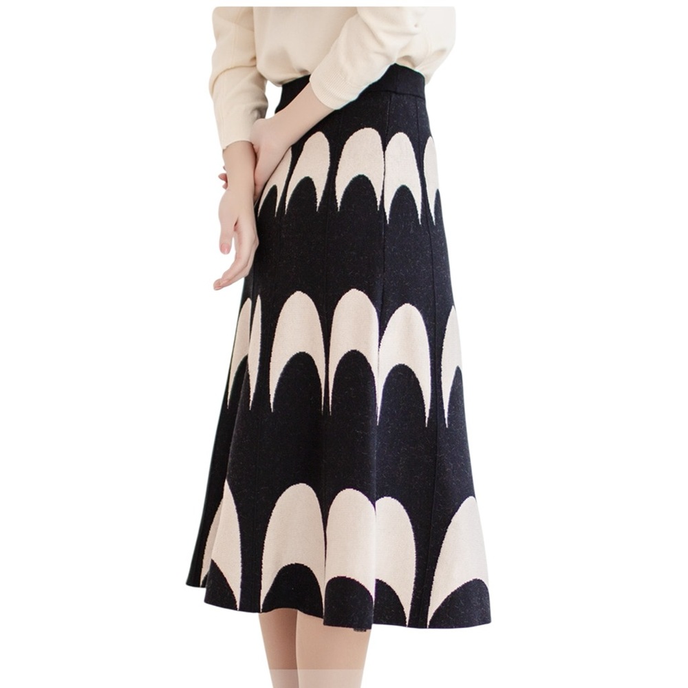 Gracia Luna A-line knit skirt Black with geometric arches in cream Size Medium